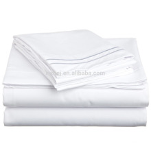 Draps super doux, 100% coton brossé, double, résistant aux rides Blanc avec broderie Regal bleue dans une boîte-cadeau